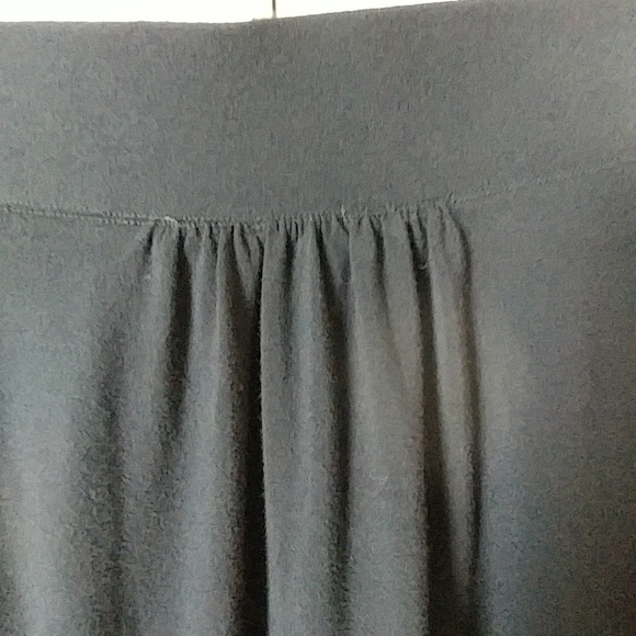 J Crew black skirt with pleated areas - Size M - Picture 4 of 8